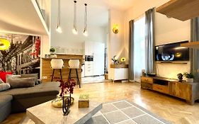 Brand New Sunny Apartment On Andrassy Street